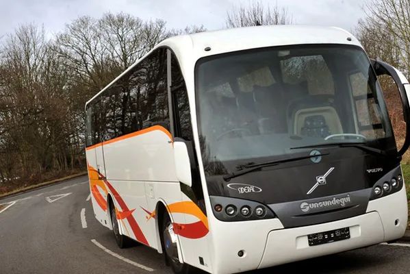 Luxury-Bus-a2z-himachal (7)